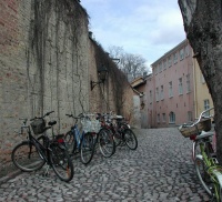 двор и велосипеды