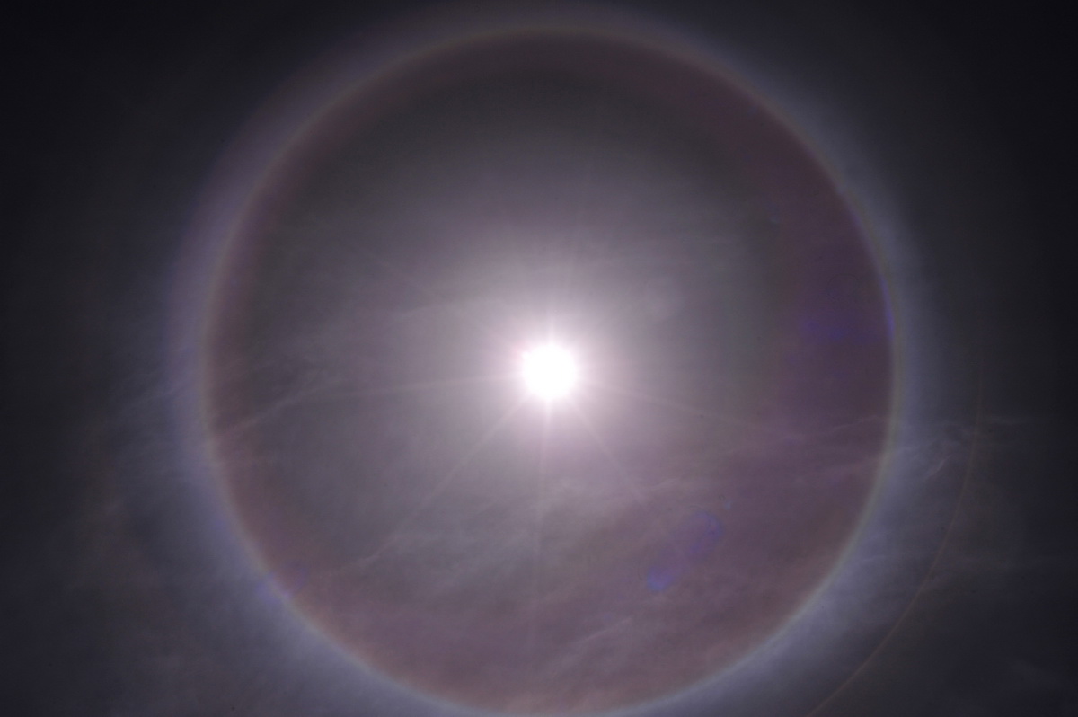 редкий оптический эффект Гало вокруг Солнца