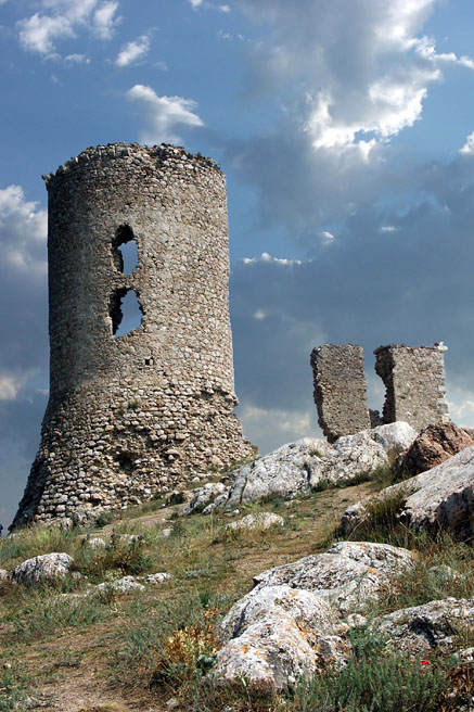 Руины крепости Чембало