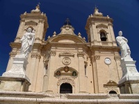 Типичная мальтийская церквушка