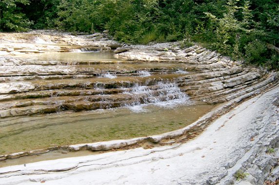 ступенчатый водопад на Тешебсе