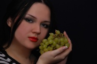 Портрет с виноградом
