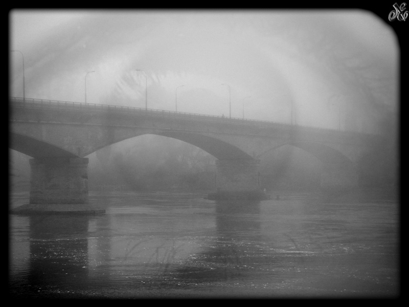 Мост над туманным заливом