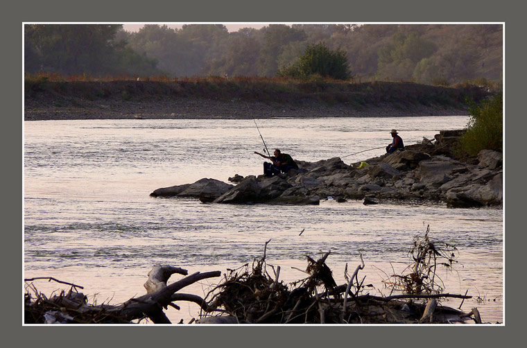 Рыбаки на реке Кубань
