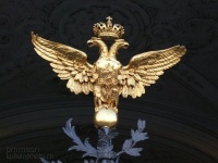 Орел над входом в Эрмитаж