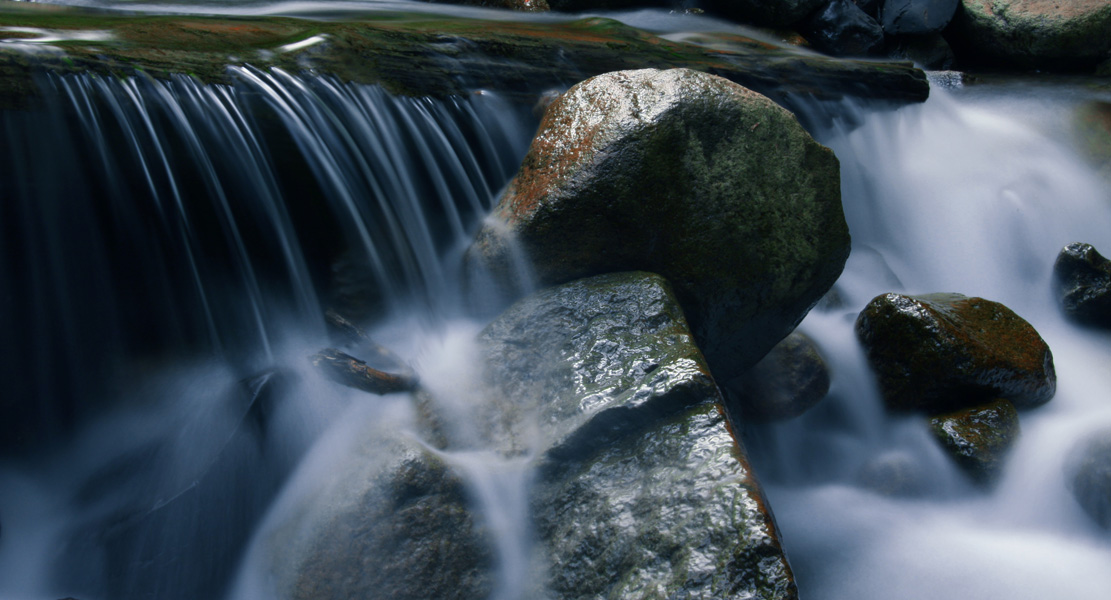 Как вода точит камни