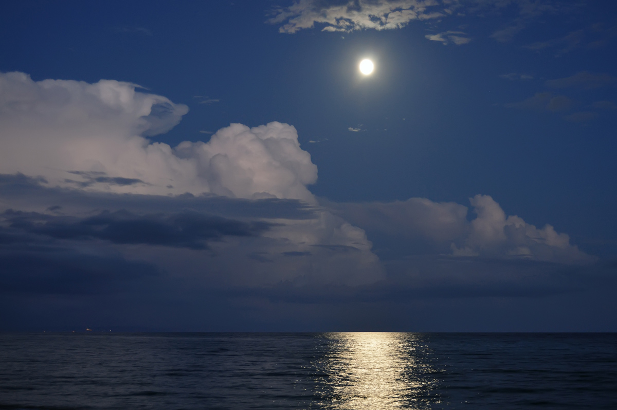 Море,ночь,луна.