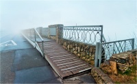 Большой мост в густой туман