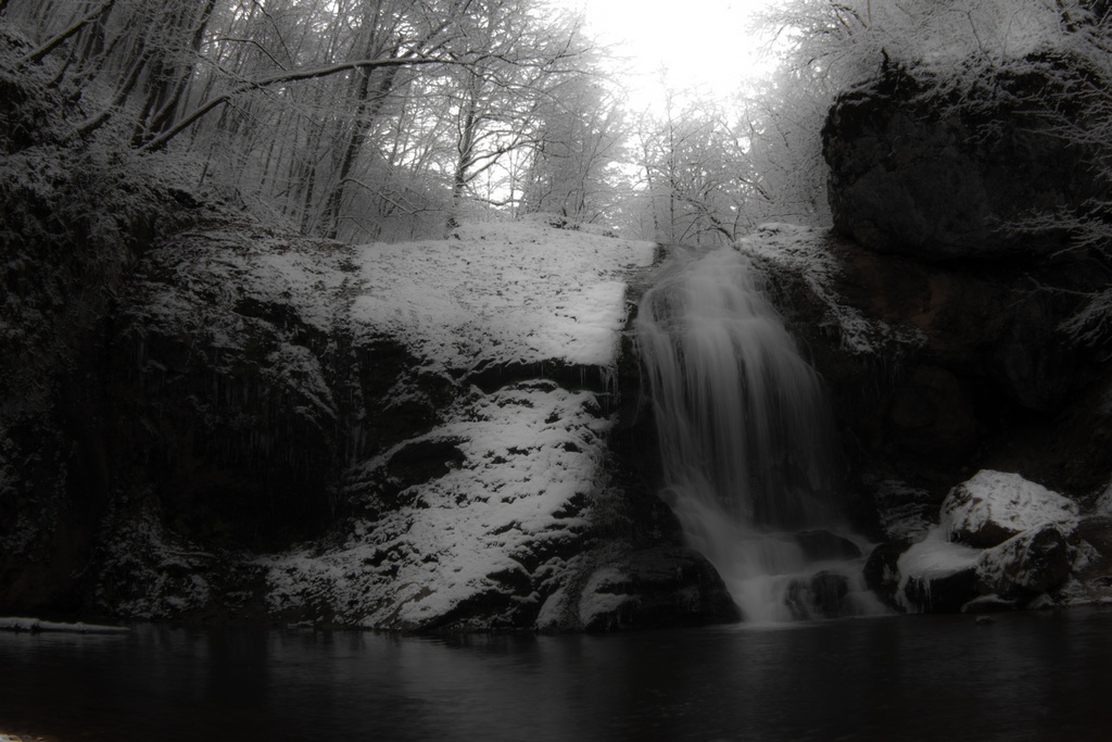 Зимняя сказка водопада