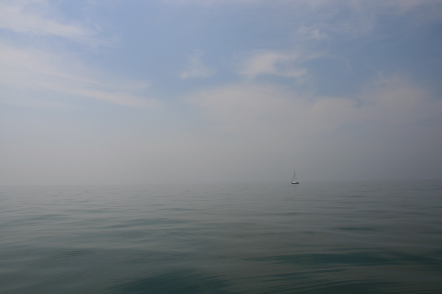 Белеет парус одинокий в тумане моря ....
