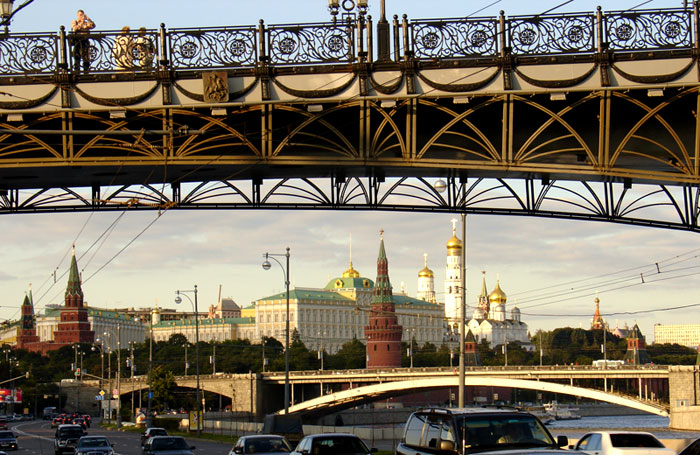 В Москве даже небо в кружевах
