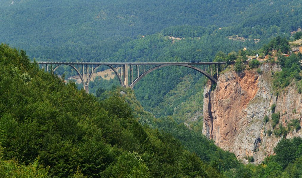 мост через каньон реки Тара